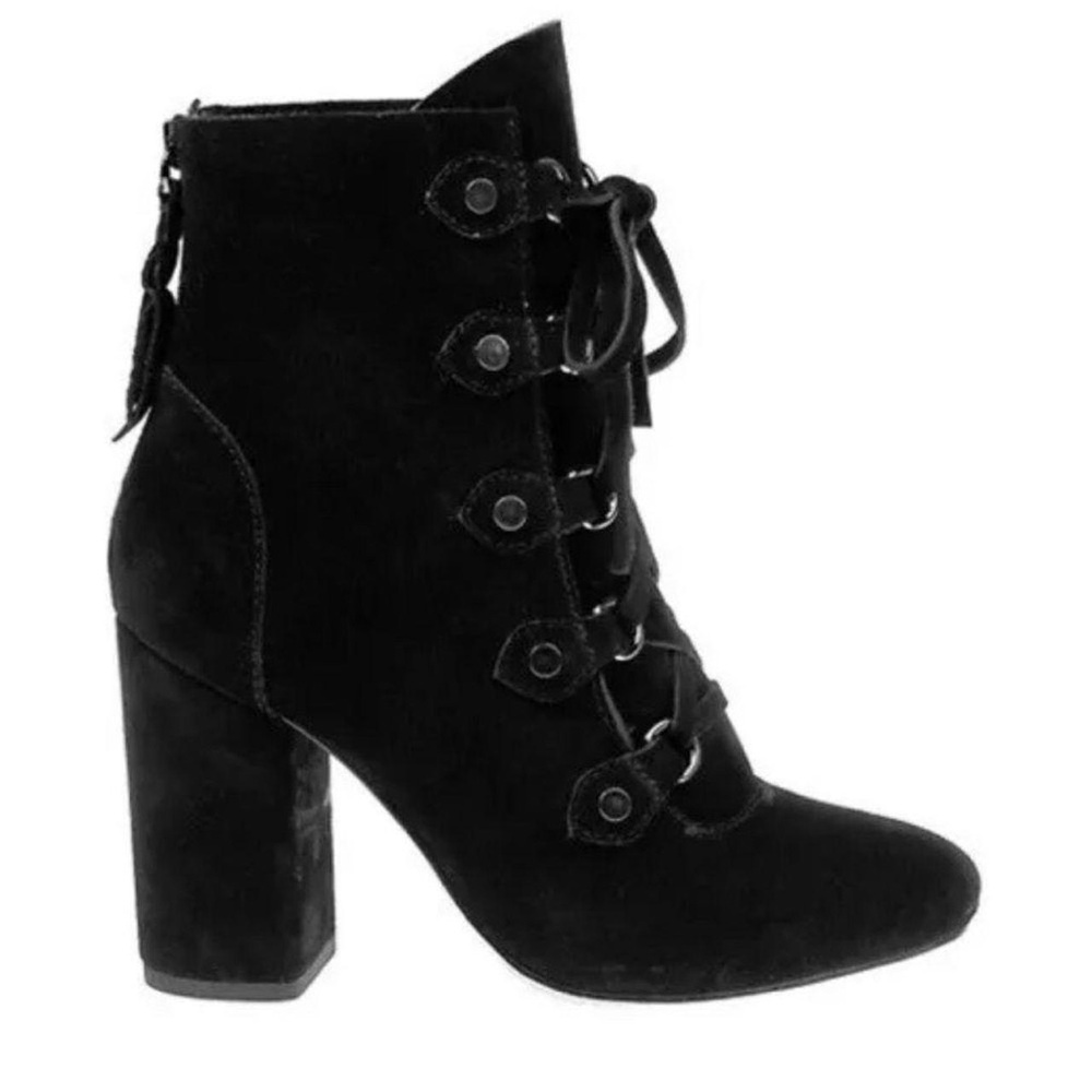 Splendid Rosa lace-up bootie in black suede. Size 7